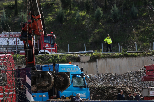 Τραγωδία στα Τέμπη: Αφορολόγητα ανεκχώρητα και ακατάσχετα τα έξοδα κηδείας προσώπων που κηδεύονται δημοσία δαπάνη