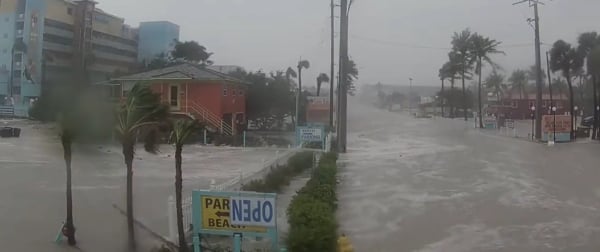 Φονικός κυκλώνας Ίαν στις ΗΠΑ: Τουλάχιστον 77 νεκροί, συγκλονιστικό βίντεο δείχνει την πόλη να «παραδίδεται» σε δευτερόλεπτα