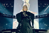 Madonna: Αγωγή από φαν για πορνογραφία στο σόου της