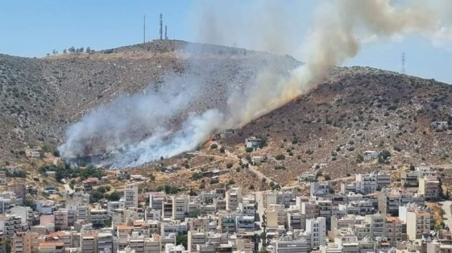 Νέος συναγερμός στο Σχιστό: Αναζοπυρώθηκε η φωτιά, τι εντόπισαν σε αυτοψία