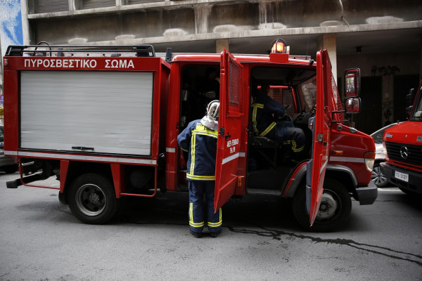 Φωτιά σε εγκαταλελειμμένο κτίριο στον Κολωνό