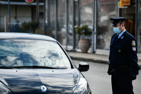 Επίσημο: Ποιοι ένστολοι παίρνουν το επίδομα 600 ευρώ, ποιοι το χάνουν