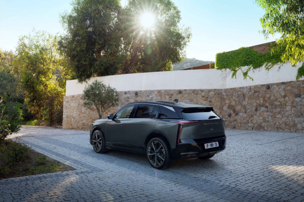 DS N°7: Το First Class SUV είναι τώρα διαθέσιμο για παραγγελία στην Ελλάδα