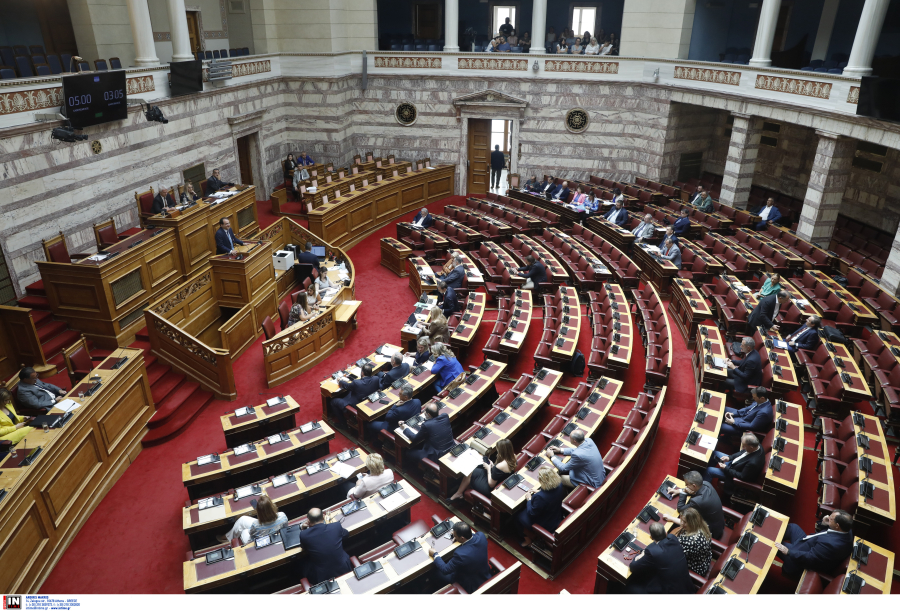 Υποκλοπές: Κόντρα στη Βουλή για το πόρισμα του Αρείου Πάγου - «Η χώρα είναι με τη βούλα μπανανία», λέει ο Ηλιόπουλος