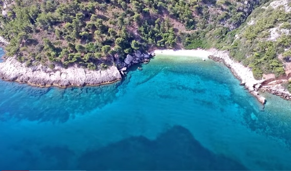 Το μικρό Πήλιο της Αττικής είναι μια καλά κρυμμένη παραλία