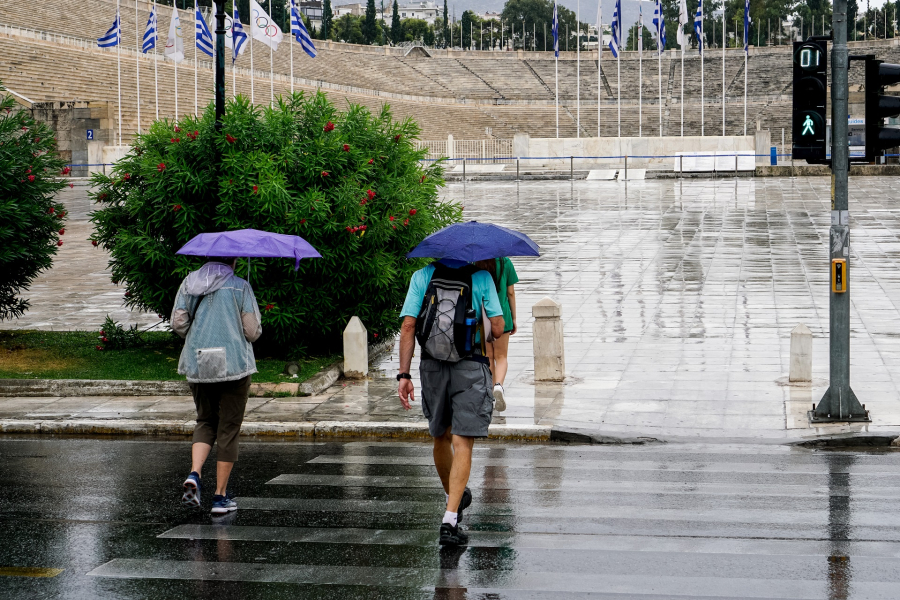 Επιμένει η κακοκαιρία, πού θα εκδηλωθούν καταιγίδες, «επιστρέφει» το καλοκαίρι από Σάββατο (βίντεο)