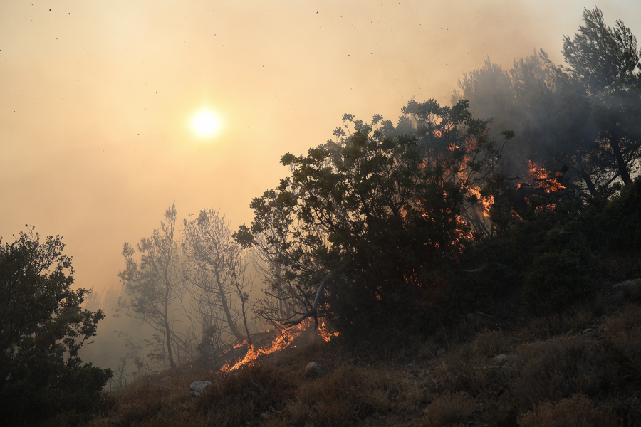 Σε κόκκινο συναγερμό και σήμερα η Αττική: Πολύ υψηλός κίνδυνος πυρκαγιάς