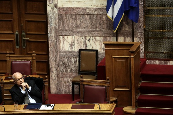 To sms που έφερε την παραίτηση Παπαδημήτριου