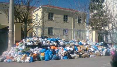 Σε κατάσταση έκτακτης ανάγκης η Τρίπολη για τα σκουπίδια