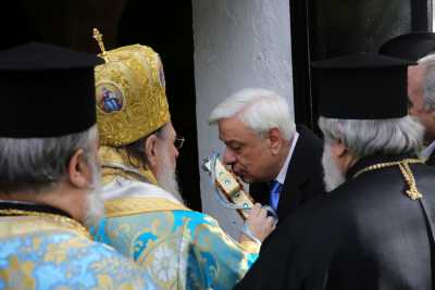 Παυλόπουλος: Η λάμψη των Φώτων, φάρος στον αγώνα μας για την κρίση και τα εθνικά μας δίκαια