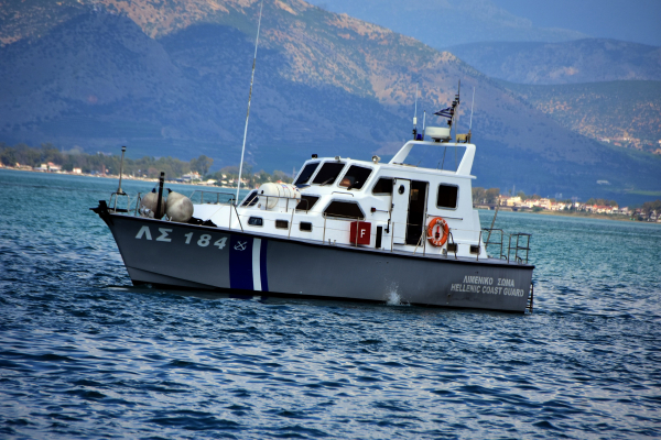 Σαλαμίνα: Πτώση οχήματος στη θάλασσα - Καλά στην υγεία του ο 24χρονος οδηγός