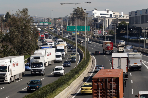 Τέλος τα πετρελαιοκίνητα φορτηγά και λεωφορεία έως το 2040