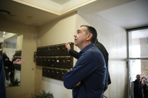 Βίντεο: Η επίσκεψη Τσίπρα στην Κυψέλη - Όσα του είπαν οι πολίτες για τις ρωγμές