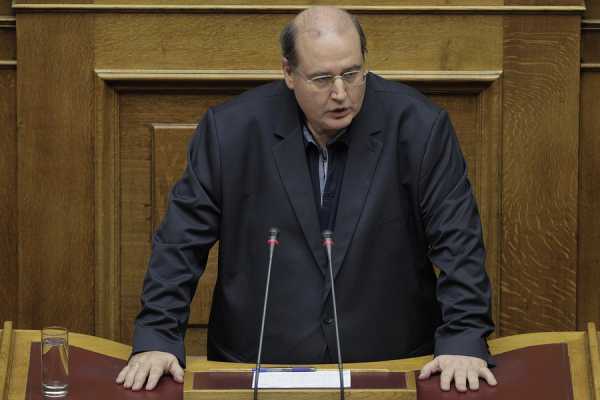 Φίλης: Προτιμώ να παραμείνει το 23% ΦΠΑ στα ιδιωτικά γιατί πλήττει τους εύπορους