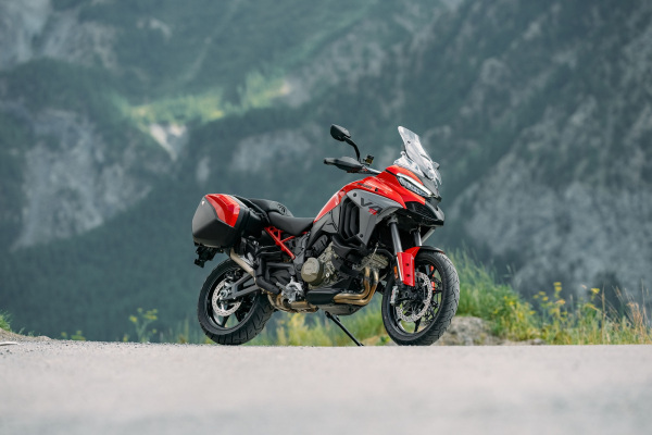 Η Ducati αποκαλύπτει τις νέες Multistrada V4, V4 S και Pikes Peak 2025