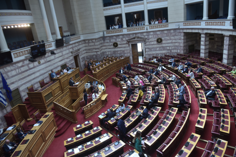 Η κυβέρνηση χάνει, η αντιπολίτευση δεν κερδίζει