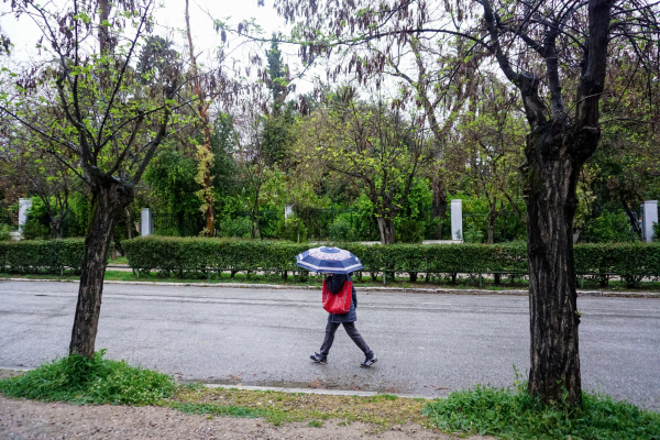 Καιρός: Με ήλιο ξεκινά η μέρα, πού θα βρέξει