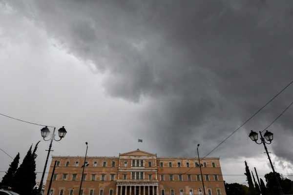 Καιρός σήμερα: Βρέχει από το πρωί στην Αττική - Σφοδρό κύμα κακοκαιρίας με καταιγίδες και ισχυρούς ανέμους