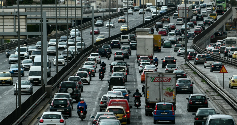 Τροχαίο καραμπόλα στην Αττική Οδό: Μεγάλες καθυστερήσεις για τους οδηγούς