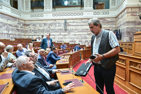 Η Λινού στέλνει εξώδικο, ο Πολάκης λέει «δεν κάνω πίσω» και ο ΣΥΡΙΖΑ φυλλορροεί