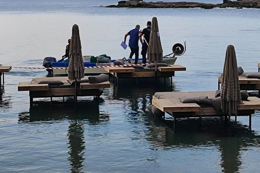 Ρόδος: Οριστικό λουκέτο στο beach bar με τις ξαπλώστρες μέσα στη θάλασσα