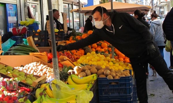 Στο «κόκκινο» οι έλεγχοι στις λαϊκές αγορές - «Δεν τηρήθηκαν οι κανόνες»