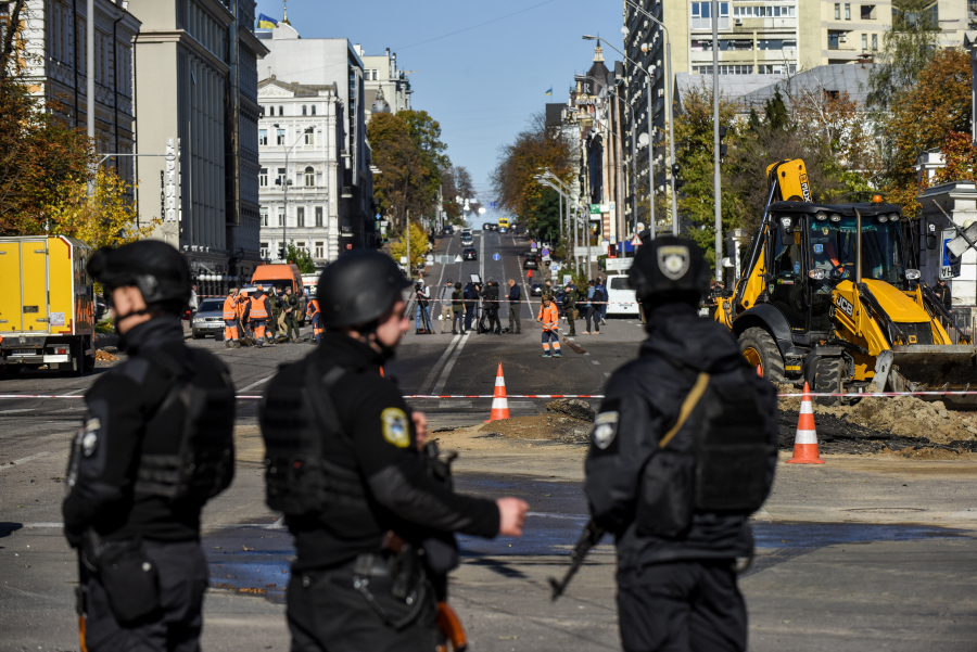 Την εκταφή αμάχων που σκοτώθηκαν σε πόλεις που ανακατέλαβαν ουκρανικές δυνάμεις ανακοίνωσε το Κίεβο