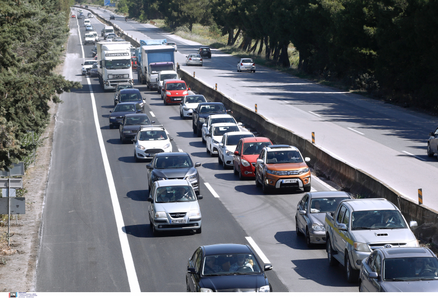 Μεγάλες καθυστερήσεις λόγω τροχαίου στην Αθηνών - Λαμίας