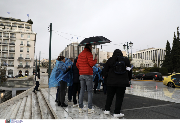 Καρεκλοπόδαρα πάλι σήμερα! Τι ώρα θα βρέξει στην Αθήνα