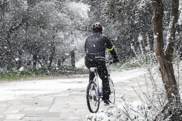 Ποιες επιχειρήσεις θα είναι ανοιχτές αύριο κανονικά παρά την αργία