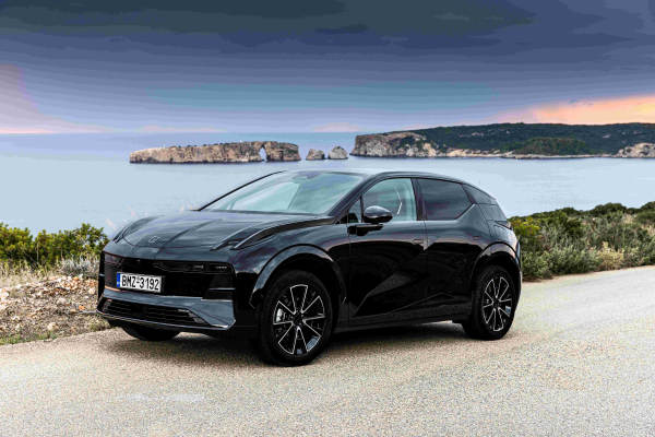 Πρωταπριλιά με… αληθινό όφελος 5.000€ από τη Zeekr για το Zeekr X