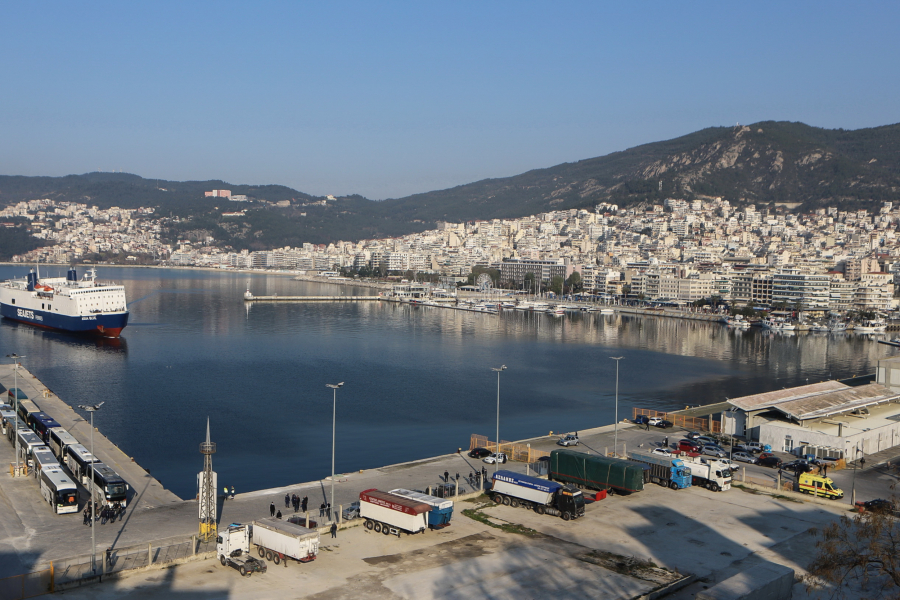 Ομοφοβική επίθεση στο λιμάνι της Καβάλας, συνελήφθη 17χρονος