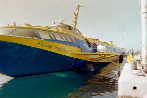 Μηχανική βλάβη σε ιπτάμενο δελφίνι - Επίστρέφει στον Πειραιά