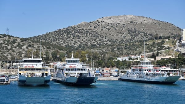 Πτώση γυναίκας από φέρι μποτ που πήγαινε Σαλαμίνα