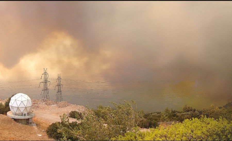 Στις φλόγες το Αστεροσκοπείο - Η φωτιά μπήκε στον περίβολο