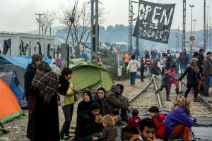 «Αναβρασμός» στην Ειδομένη - Νέα έντυπα καλούν τους πρόσφυγες να μπουν στα Σκόπια
