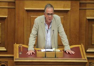 Μουζάλας: Παράνομα εισελθόντες οι μισοί μετανάστες στα κέντρα φιλοξενίας στα νησιά