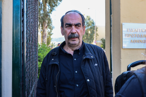 Αναβλήθηκε ξανά η δίκη του Γιώργου Ξυλούρη - «Εμπαιγμός του δικαστηρίου», λέει η πρόεδρος της έδρας