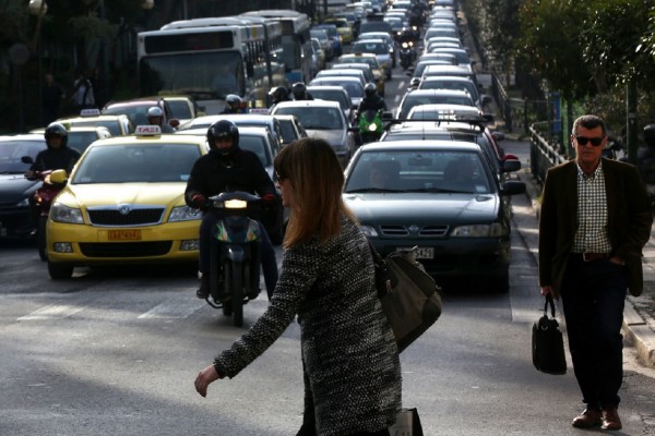 «Χειρόφρενο» στα παλιά αυτοκίνητα τραβάνε μεγάλες ευρωπαϊκές πόλεις