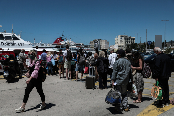 Κακοκαιρία: Αρχίζουν σταδιακά τα δρομολόγια των πλοίων