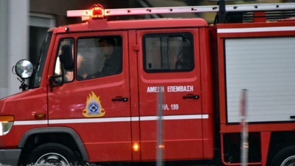 Φωτιά σε εξέλιξη σε πλοίο στη ναυπηγοεπισκευαστική ζώνη