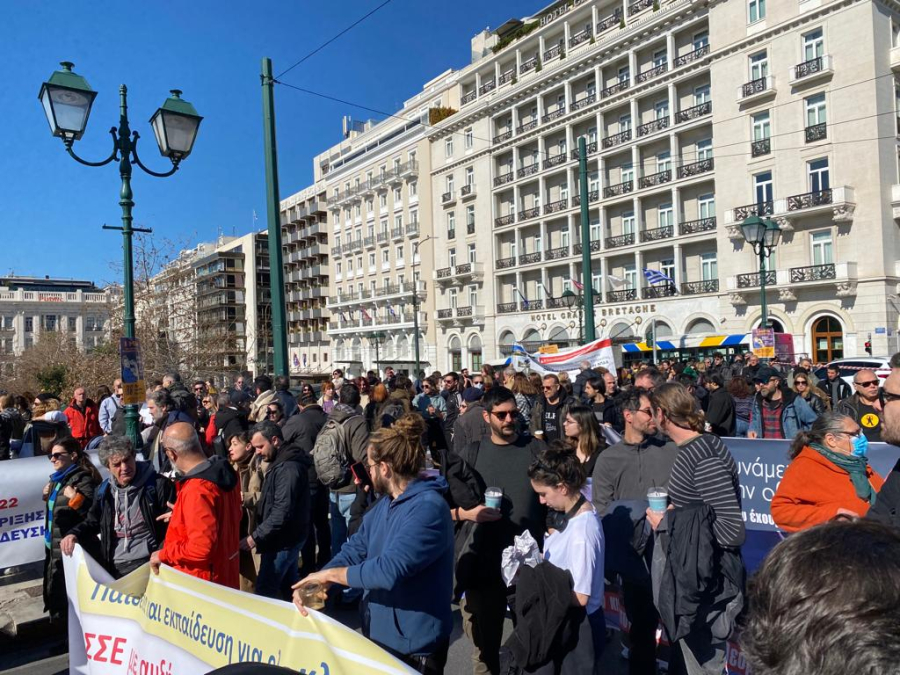 Στους δρόμους οι ηθοποιοί για την υποβάθμιση των πτυχίων του: «Άντε να γυρίσουμε και στο Δημοτικό»