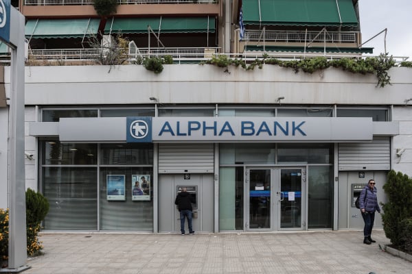 Alpha Bank: Νέο πρόγραμμα εθελούσιας εξόδου με αποζημιώσεις έως 260.000 ευρώ