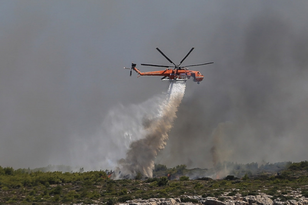 Φωτιά τώρα στην Παλλήνη Αττικής