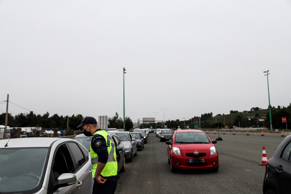 Με rapid test ή πιστοποιητικό στα διόδια - Πρόταση για μέτρα στη μετακίνηση εκτός νόμου