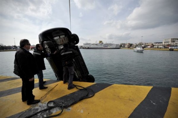 Αυτοκίνητο έπεσε στον Θερμαϊκό - σώος ο 23χρονος οδηγός του