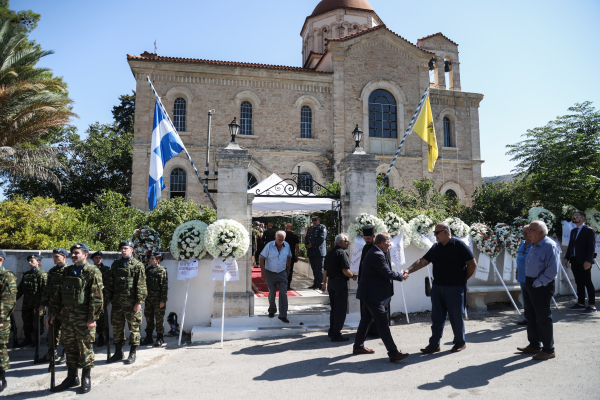 Θρήνος στην Κρήτη: Το τελευταίο «αντίο» στον ήρωα Σμηναγό Χρήστο Μουλά (εικόνες)