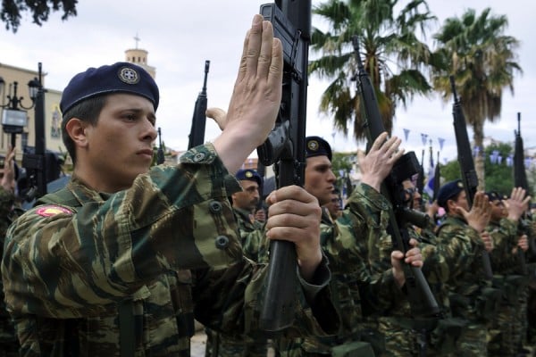 Κλείνουν κέντρα νεοσυλλέκτων