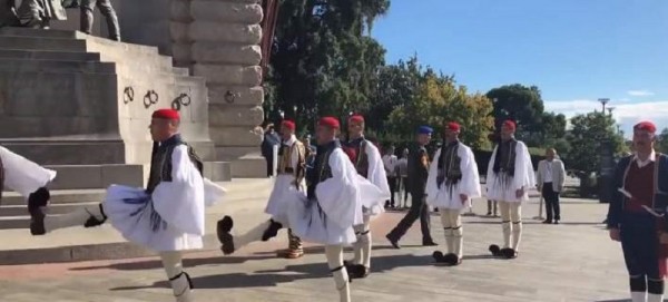 Αυστραλία: Εύζωνες παρελαύνουν στην Αδελαΐδα (βίντεο)