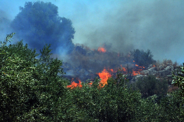 Σε εξέλιξη η μάχη με τις φλόγες σε όλη την Επικράτεια